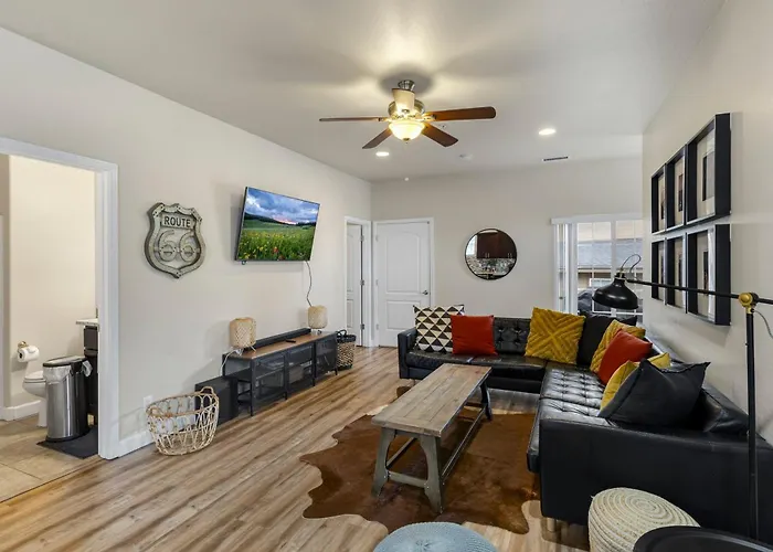 Villa Mountain Peaks Getaway 4br4ba Pet-friendly Ac Near Downtown Trails
