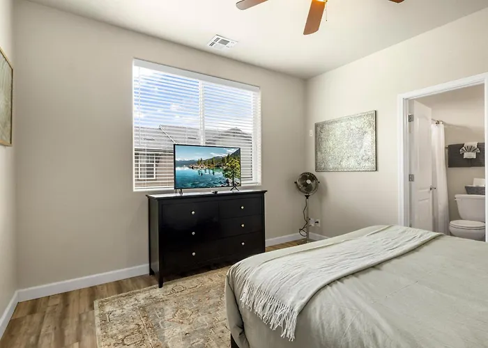 Villa Mountain Peaks Getaway 4br4ba Pet-friendly Ac Near Downtown Trails *