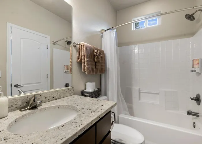 Villa Mountain Peaks Getaway 4br4ba Pet-friendly Ac Near Downtown Trails *