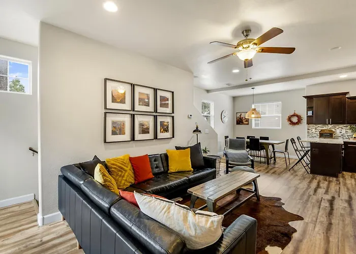 Mountain Peaks Getaway 4br4ba Pet-friendly Ac Near Downtown Trails