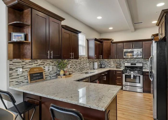 Mountain Peaks Getaway 4br4ba Pet-friendly Ac Near Downtown Trails
